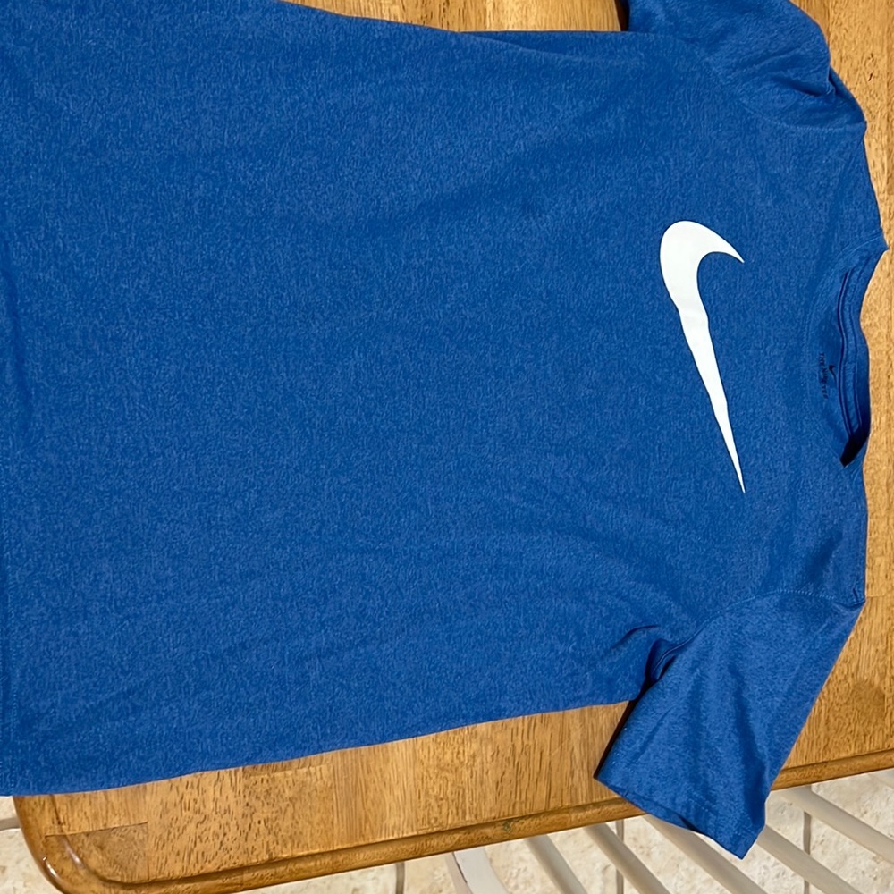 Boys XL NIKE TEE